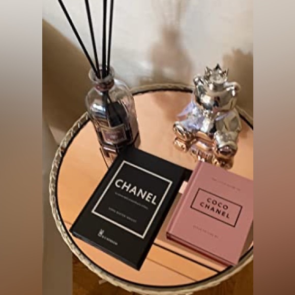 The Little Guide to Coco Chanel: Style to Live by | Chanel Coffee Table Book - Picture 3 of 11